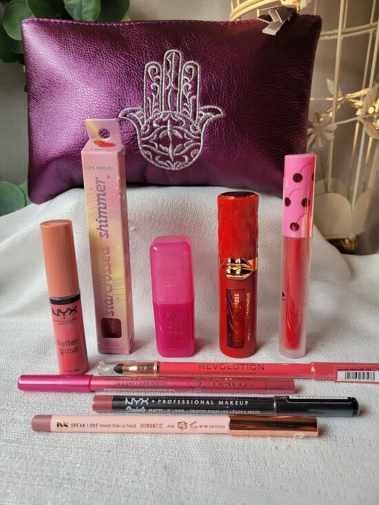 Revolution Other - 9 Piece Lippie Bundle with Metallic Purple Pouch